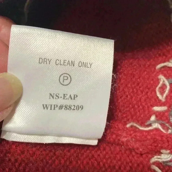 Woolrich 100% Wool Red V Neck Embroidered Woman’s Sweater Size Small.  “Ruby”. - Picture 8 of 13